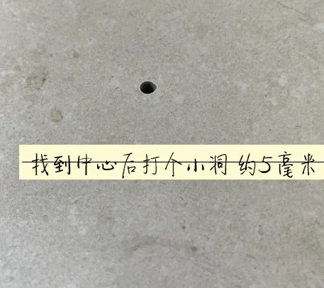 方正瓷砖空鼓维修公司专业解答在瓷砖铺贴过程中，如果砂料搅拌不均匀，将会带来以下问题